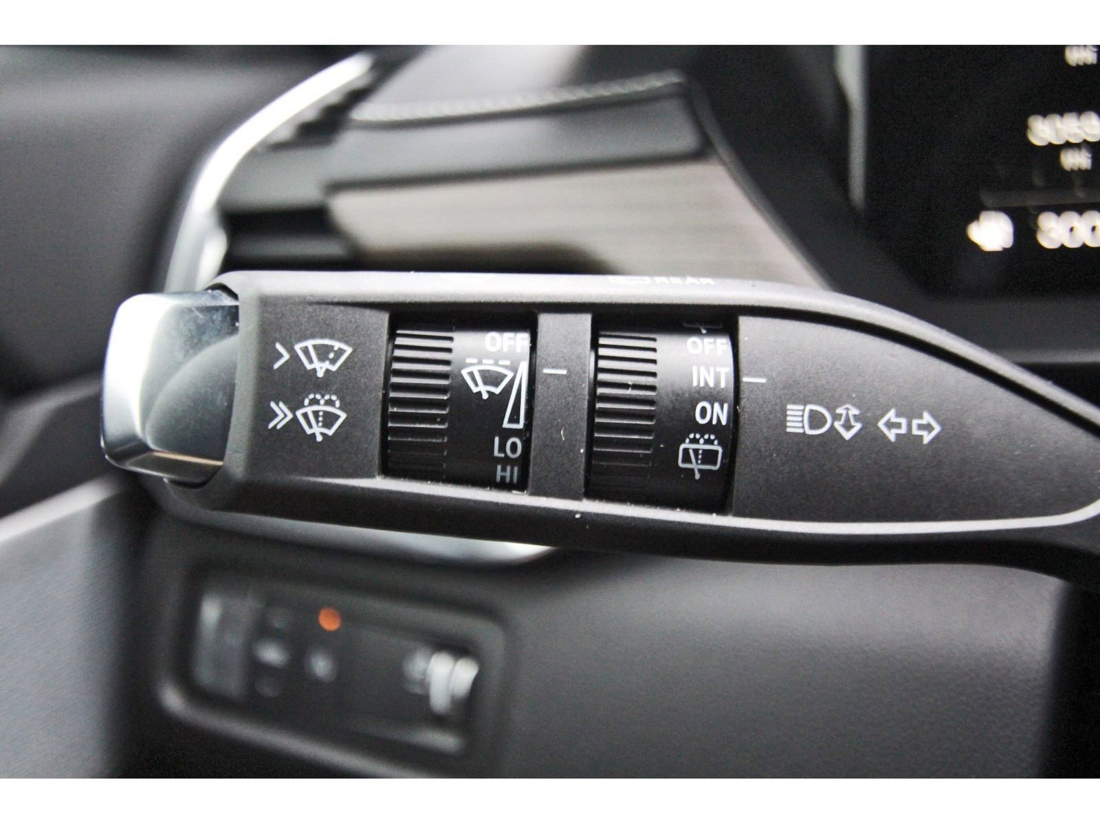 Used 2025 GMC Acadia Denali w/ Super Cruise Package FWD image 17