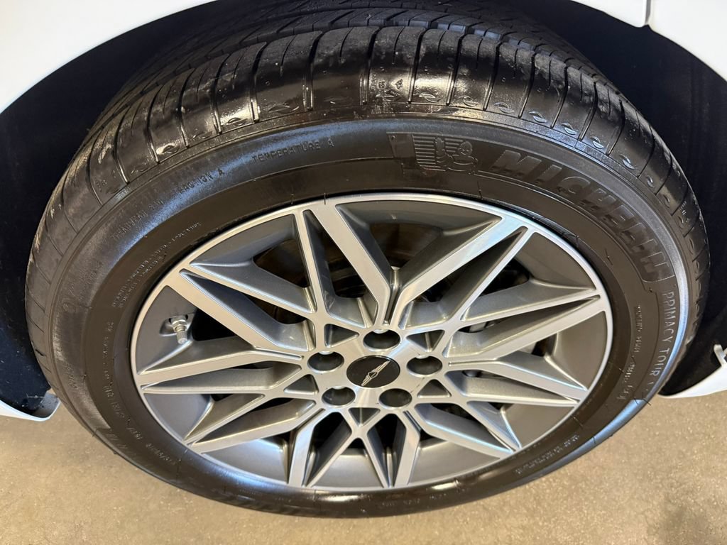 Certified 2025 Genesis G80 2.5T AWD/4WD image 17