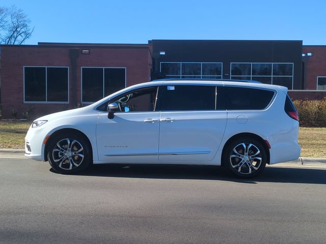 New 2026 Chrysler Pacifica Pinnacle w/ Trailer Tow Group FWD image 10