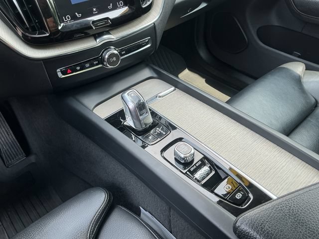 Used 2018 Volvo XC60 T8 Inscription w/ Advanced Package AWD/4WD image 18