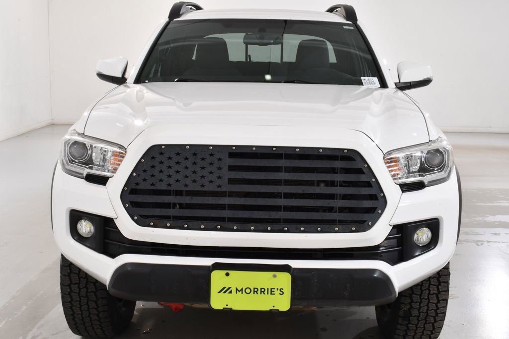 Used 2017 Toyota Tacoma TRD Off-Road w/ Tow Package (A/T) AWD/4WD image 3