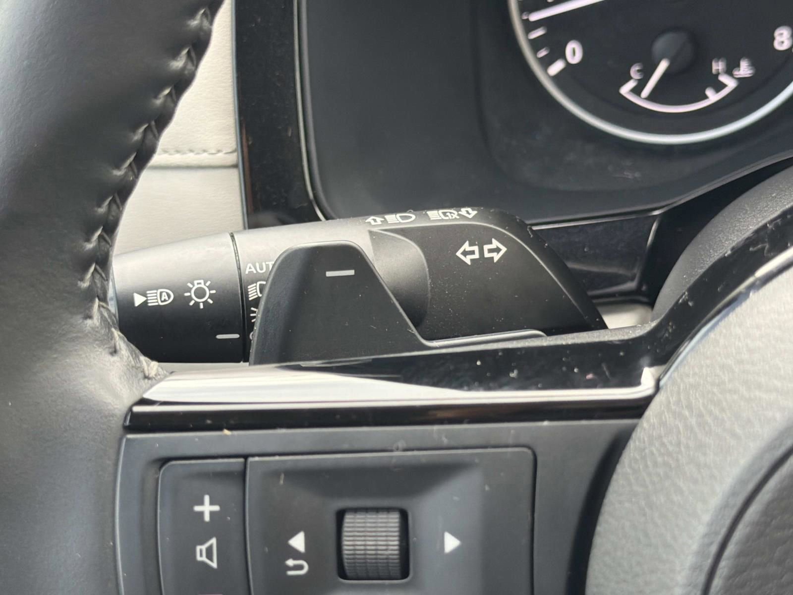 Used 2024 Nissan Pathfinder SL FWD image 30