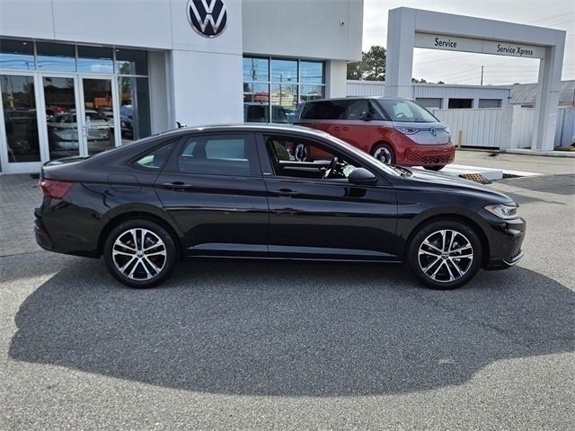 Used 2025 Volkswagen Jetta Sport image 13