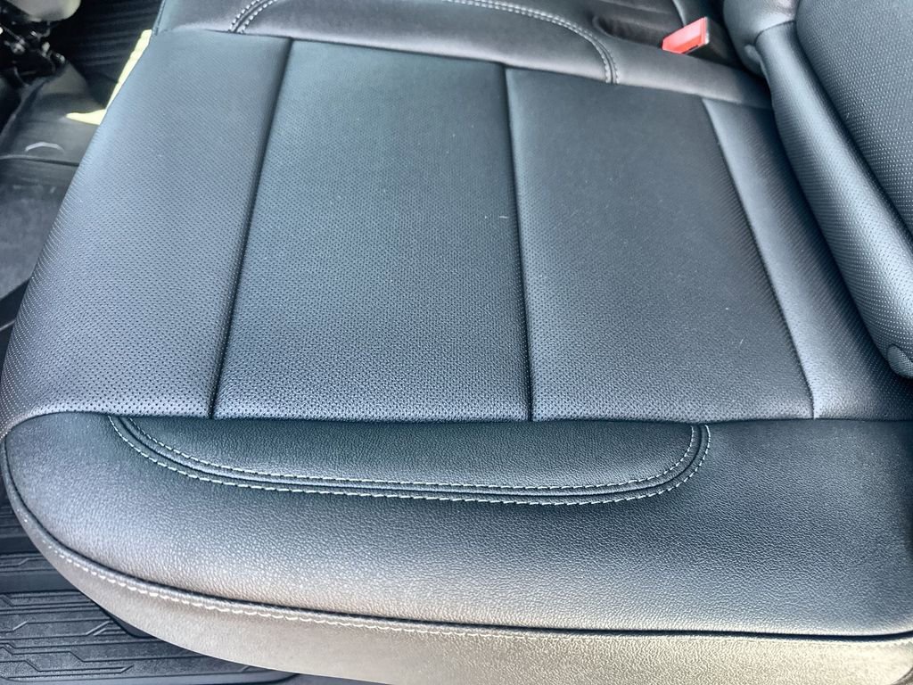 New 2026 GMC Sierra 1500 SLT image 17