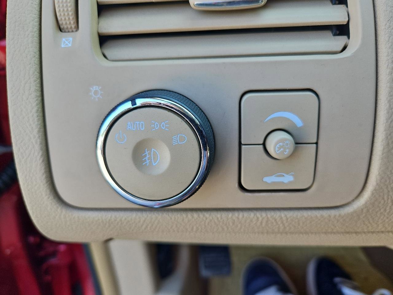 Used 2011 Buick Lucerne CXL w/ Driver Confidence Package FWD image 44