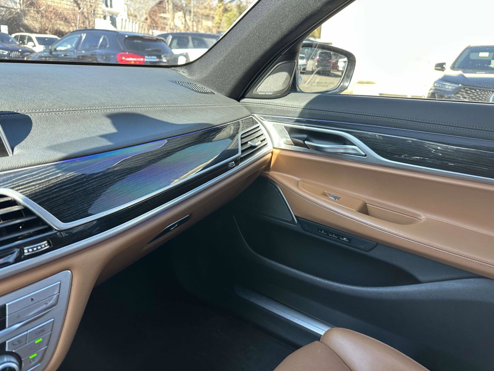 Used 2020 BMW 750i xDrive w/ M Sport Package AWD/4WD image 29