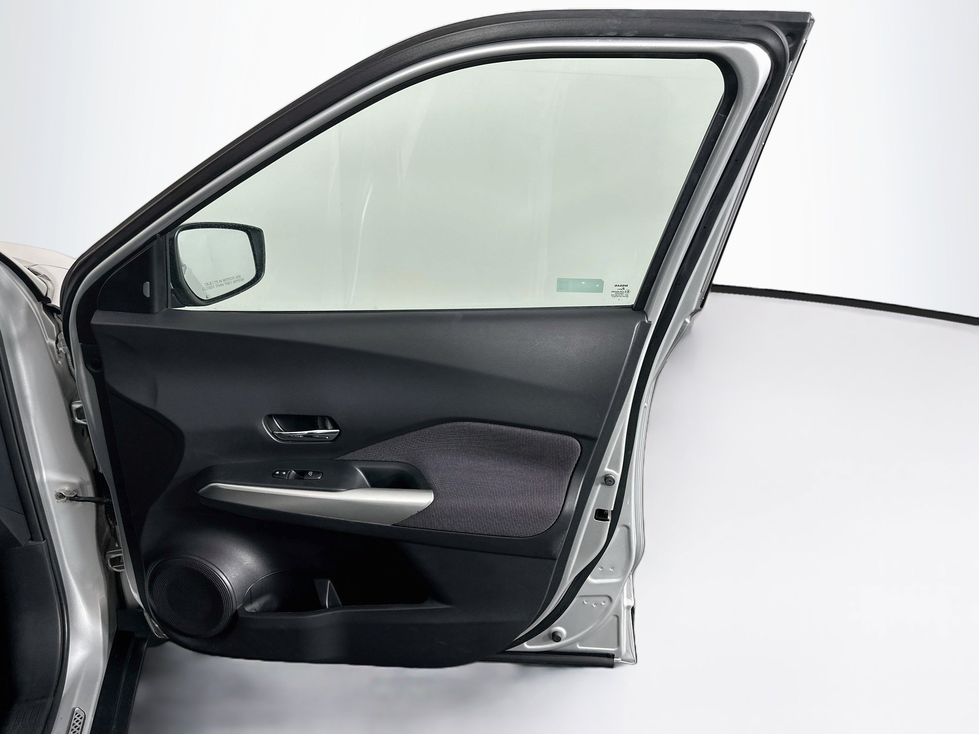 Used 2018 Nissan Kicks SV FWD image 29