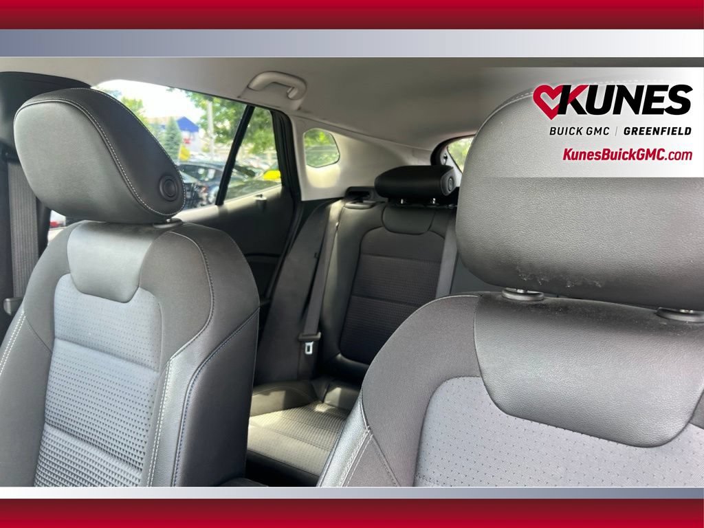 Used 2025 Chevrolet Trax LT FWD image 17