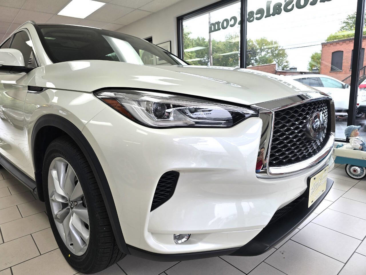 Used 2021 INFINITI QX50 Luxe w/ Cargo Package image 5
