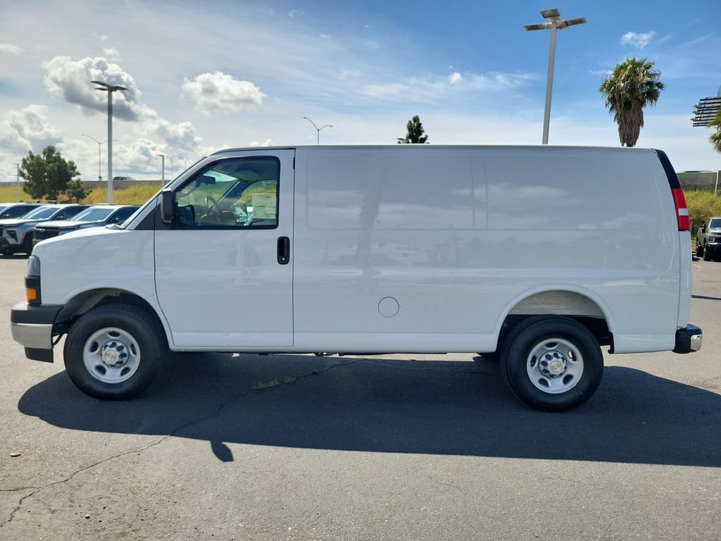 New 2026 Chevrolet Express 2500 w/ Communications Package RWD image 19