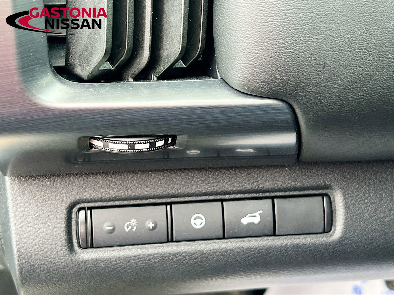 Used 2023 Nissan Pathfinder SL w/ Lighting Package (N92) image 13