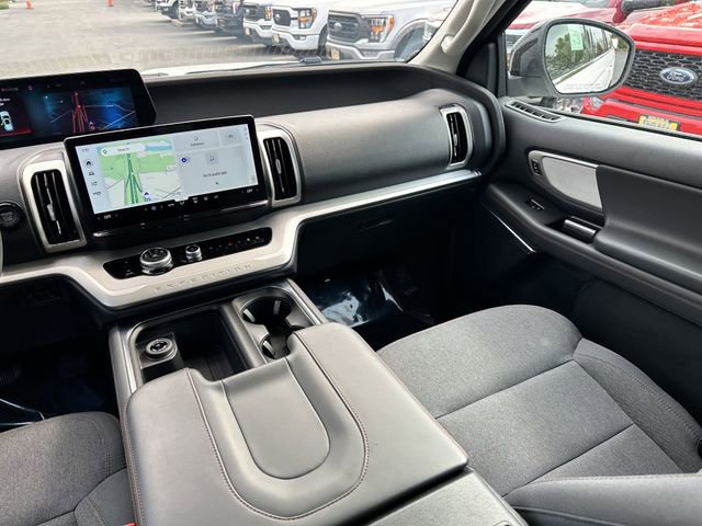 Certified 2025 Ford Expedition Active AWD/4WD image 17