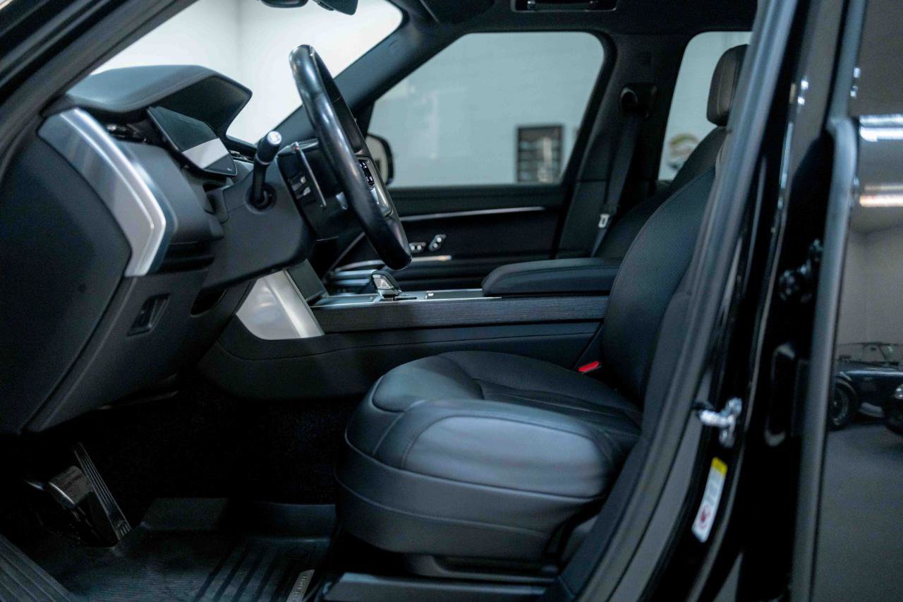 Used 2025 Land Rover Range Rover SE image 42