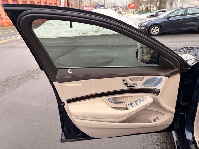 Used 2020 Mercedes-Benz S 450 Sedan w/ AMG Line Exterior image 19
