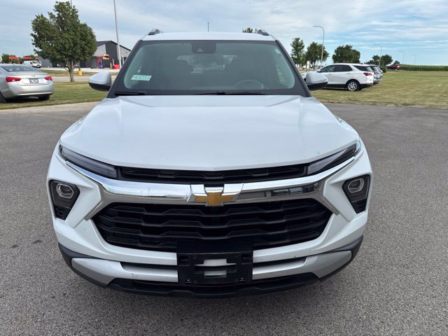 Used 2024 Chevrolet TrailBlazer LT w/ Driver Confidence Package FWD image 3