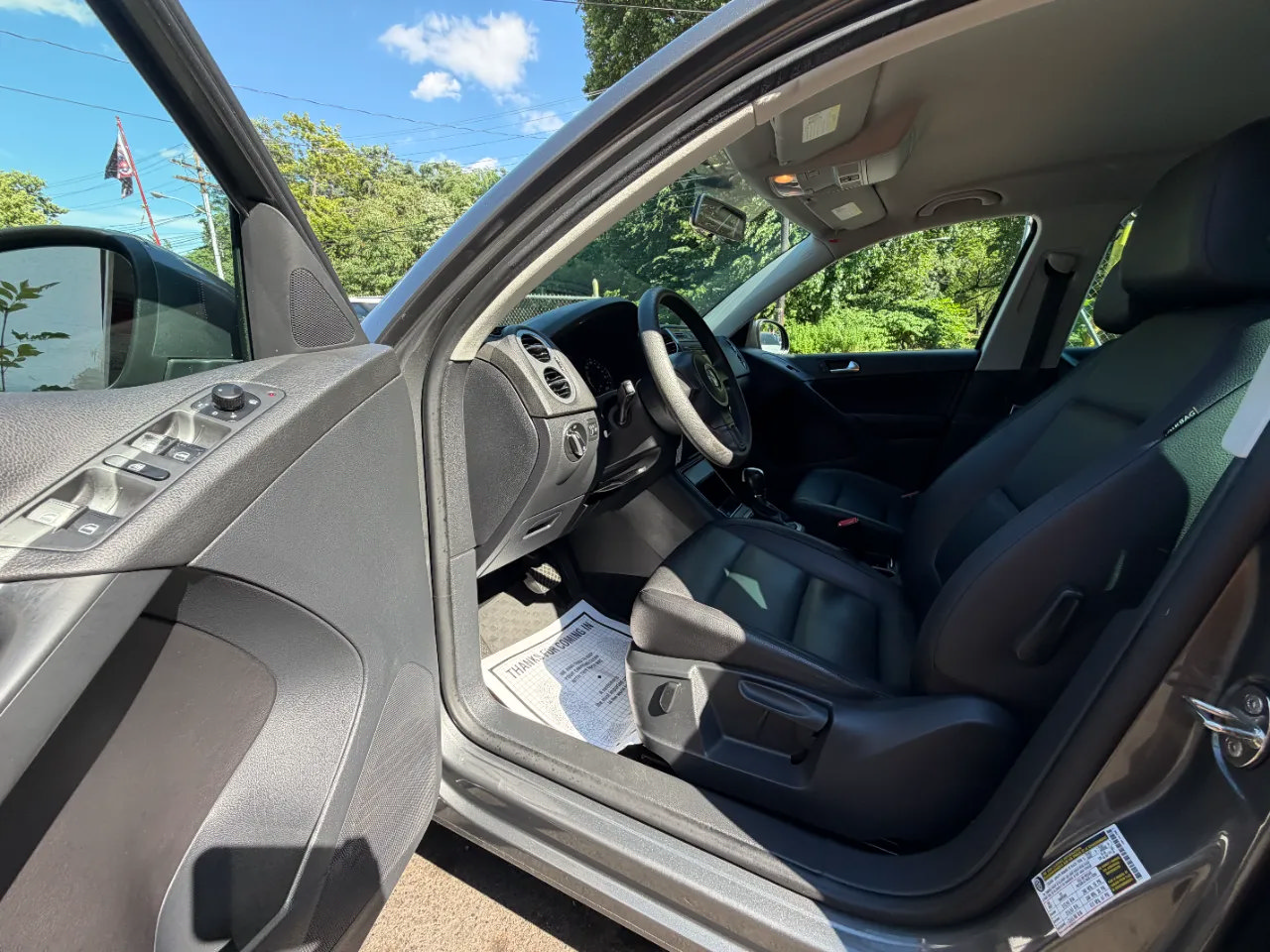 Used 2012 Volkswagen Tiguan LE FWD image 17