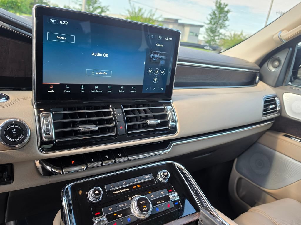 Used 2022 Lincoln Navigator Reserve AWD/4WD image 32