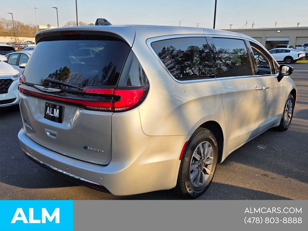 Used 2024 Chrysler Pacifica Select image 7