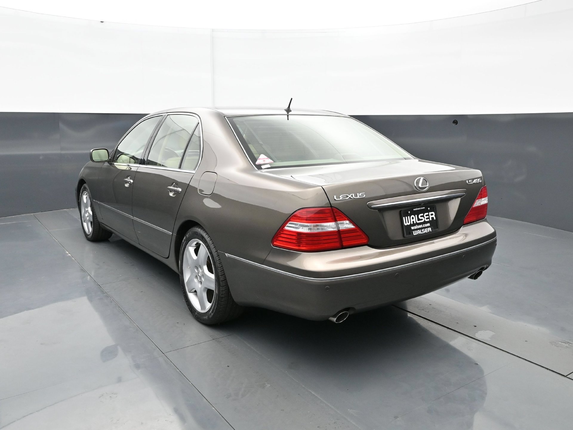 Used 2005 Lexus LS 430 RWD image 5