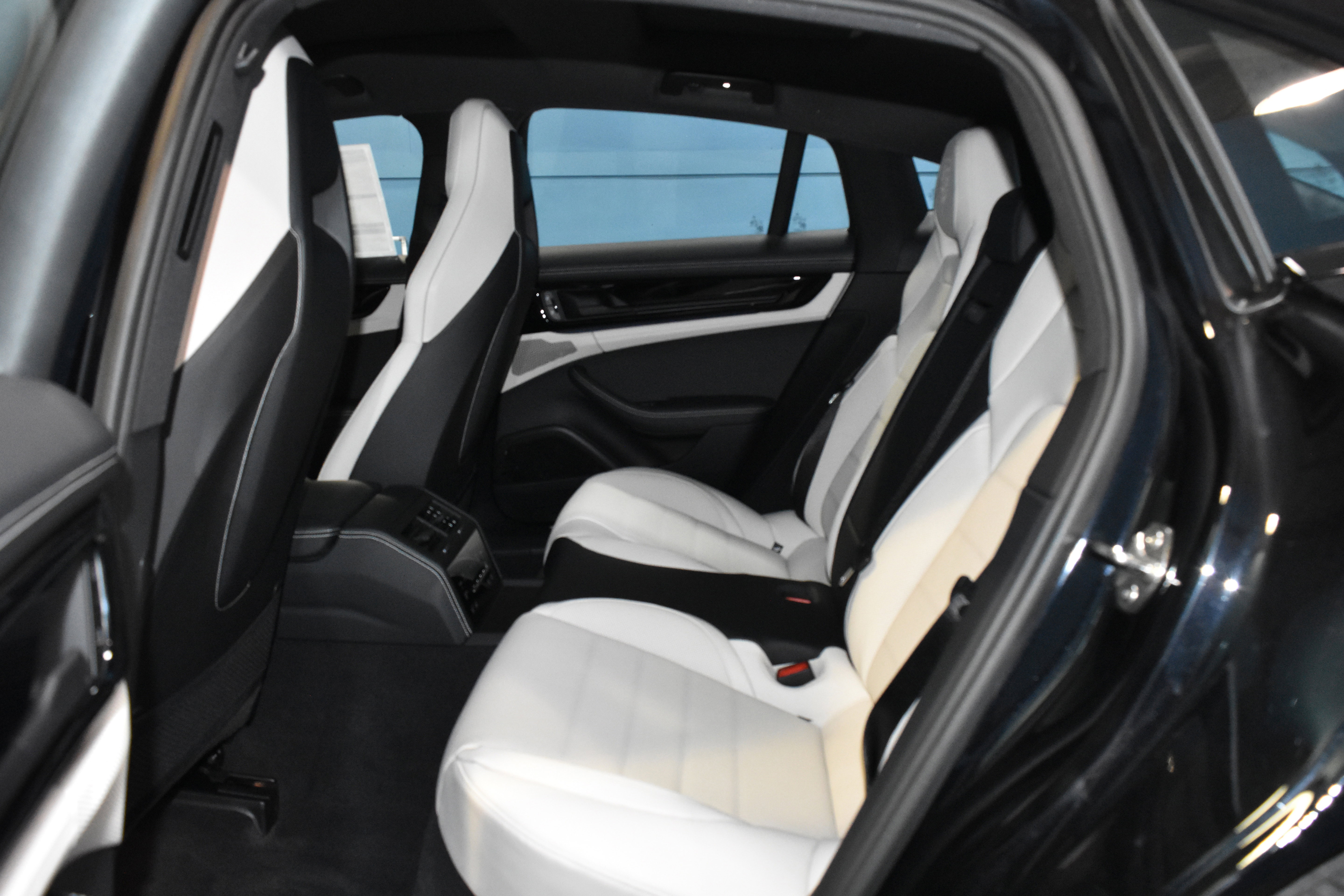 New 2025 Porsche Panamera 4 image 20