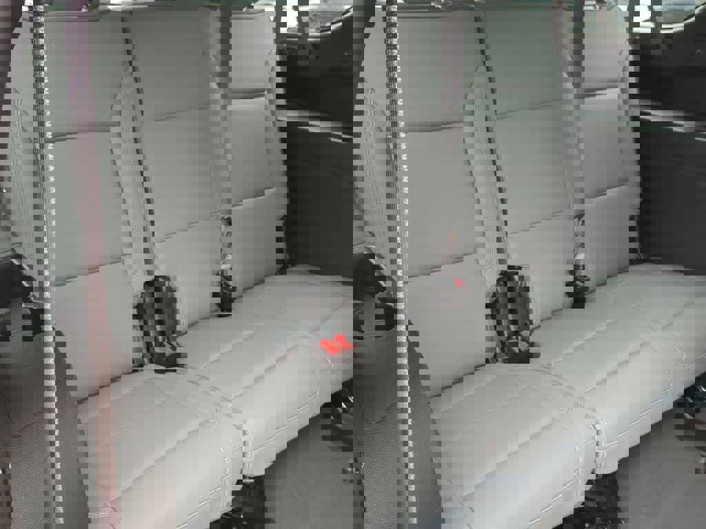 Used 2023 GMC Yukon XL SLT w/ SLT Luxury Package image 21