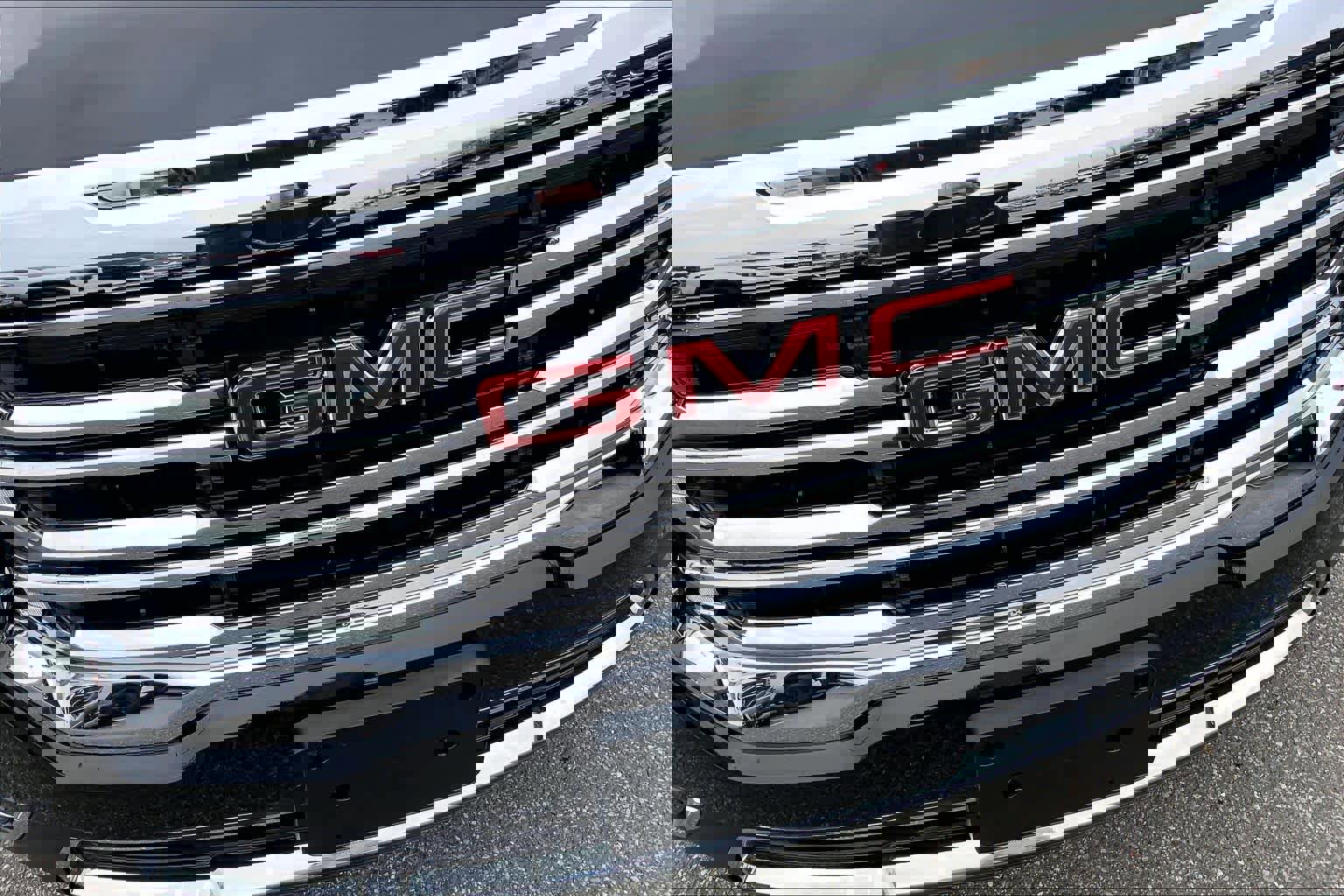 Used 2023 GMC Acadia SLE w/ Driver Convenience Package image 31