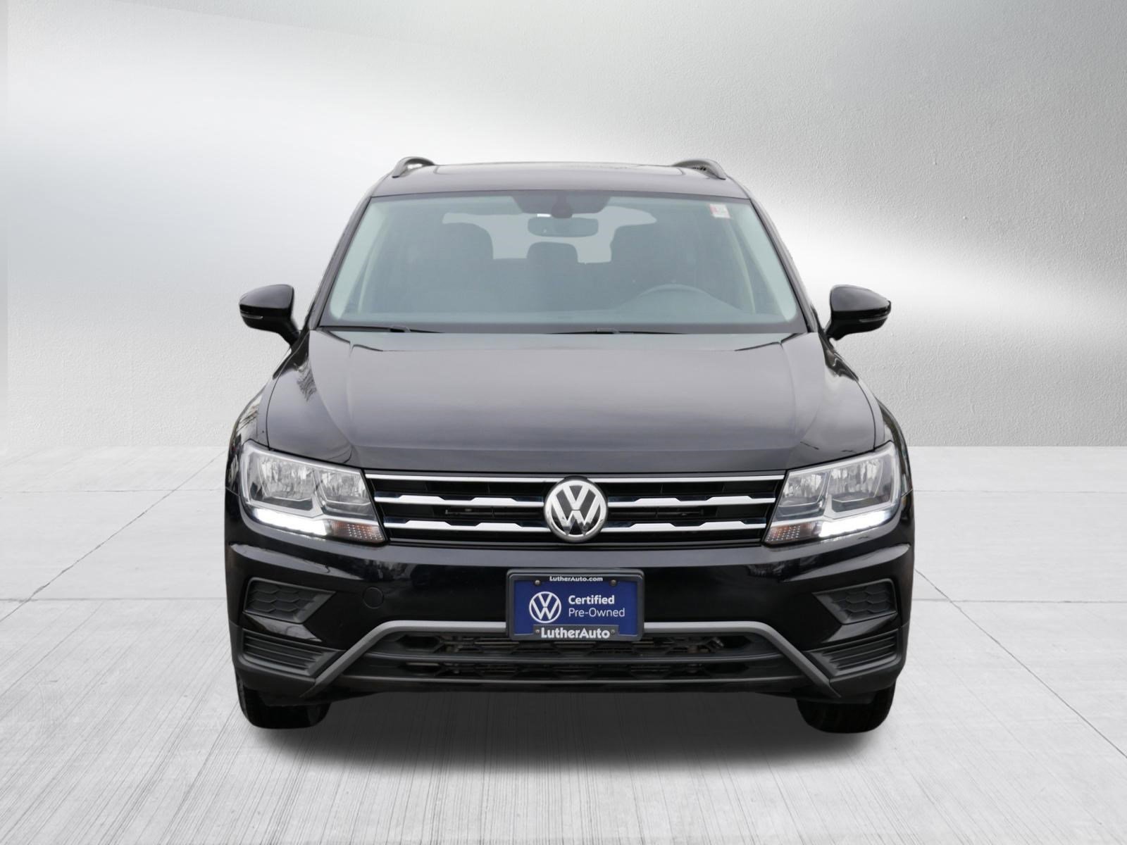 Certified 2020 Volkswagen Tiguan SE w/ Panoramic Sunroof Package image 2
