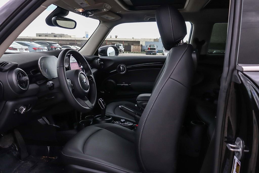 Used 2024 MINI Cooper 2-Door Hardtop FWD image 28