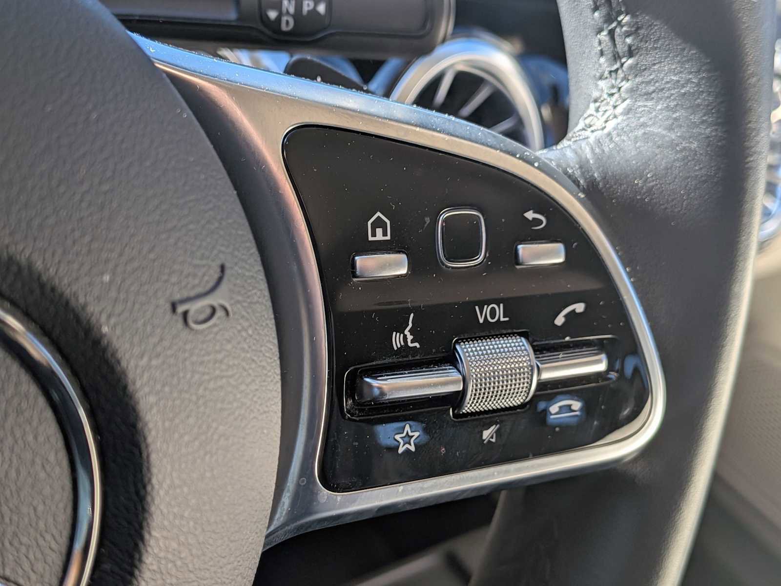 Used 2022 Mercedes-Benz EQB 300 4MATIC image 25