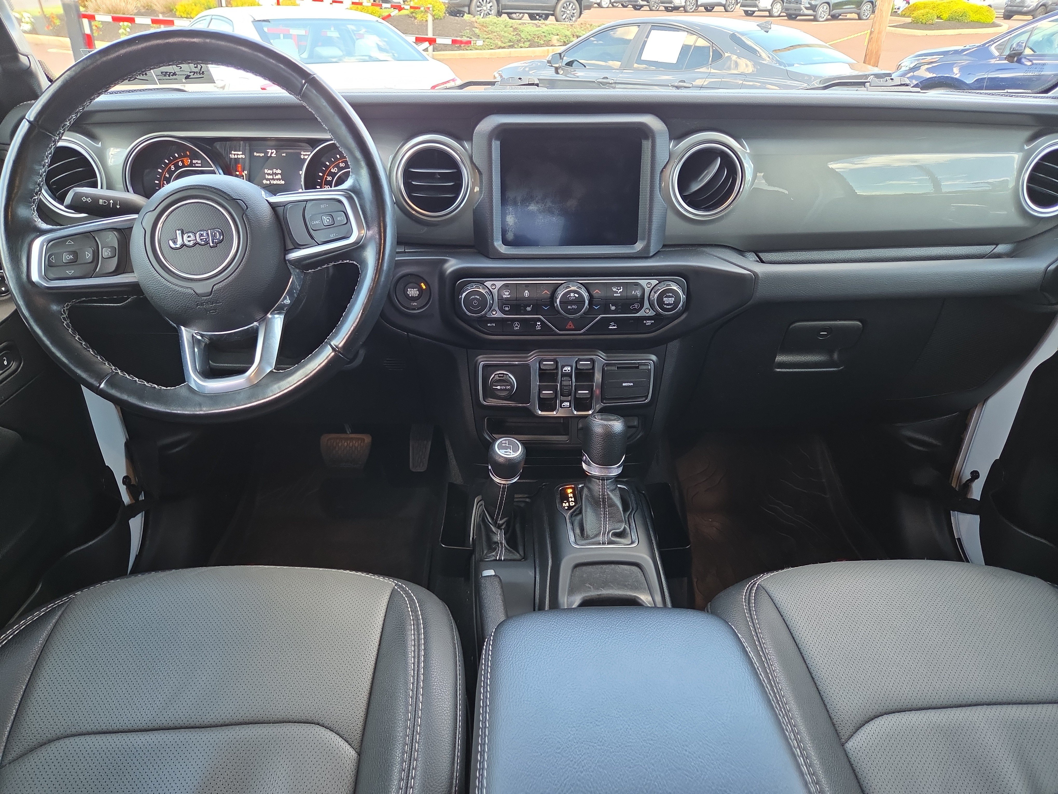 Used 2022 Jeep Wrangler Unlimited Sahara w/ Cold Weather Group AWD/4WD image 19