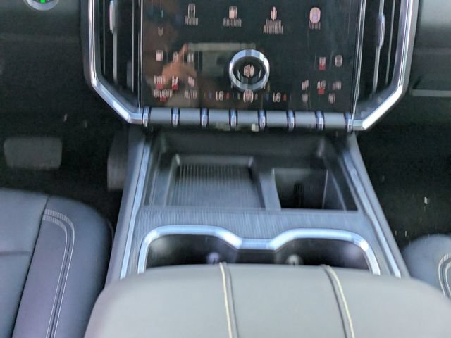 Used 2026 GMC Acadia Elevation w/ Elevation Premium Package FWD image 19