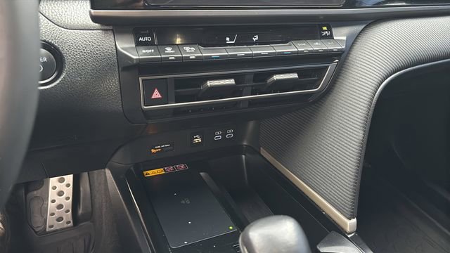 Used 2025 Toyota Camry SE image 29