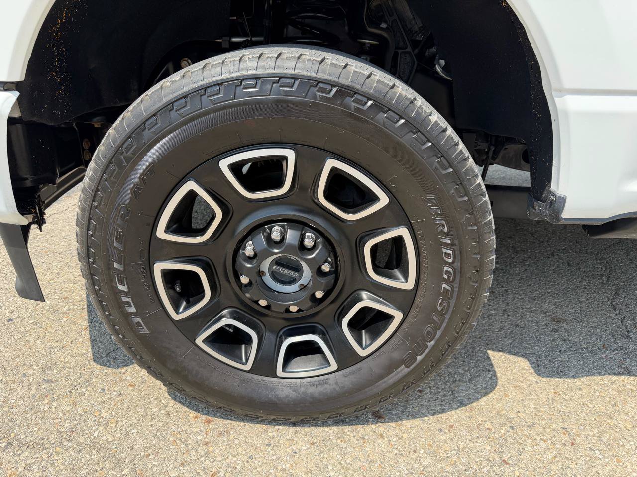 Used 2023 Ford F350 Platinum w/ FX4 Off-Road Package AWD/4WD image 12