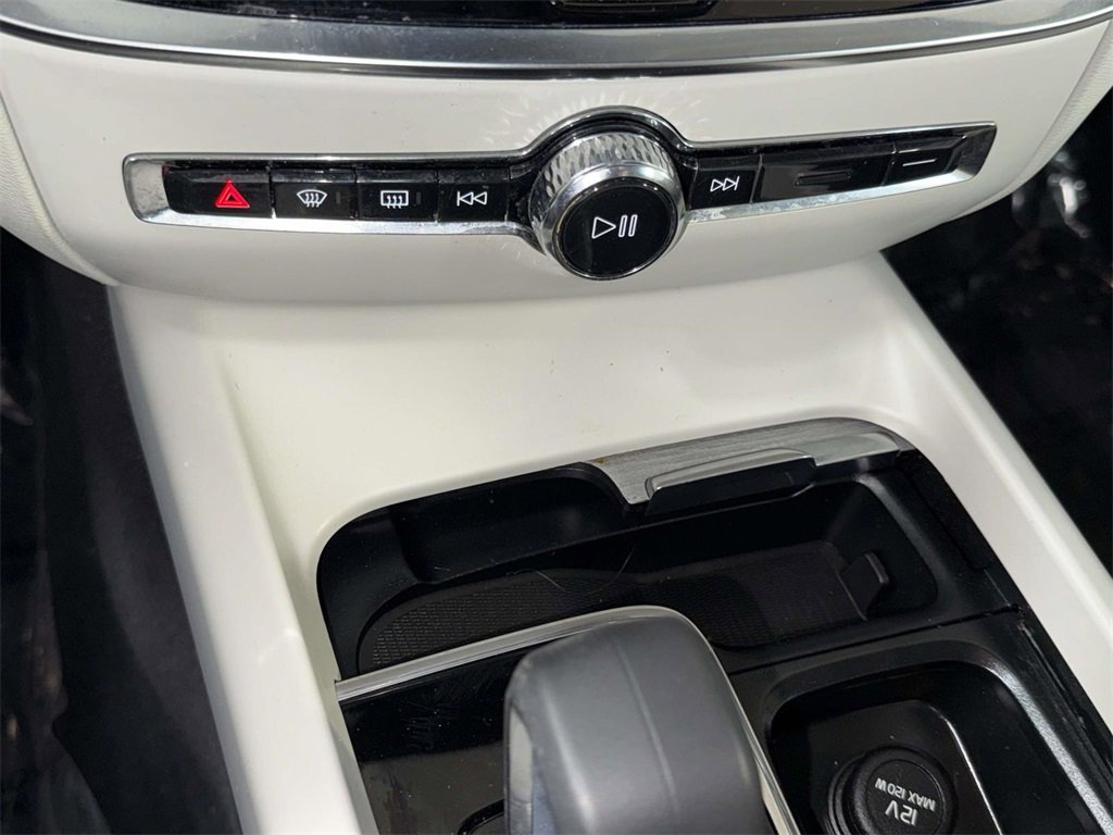 Used 2023 Volvo S60 B5 Plus image 24