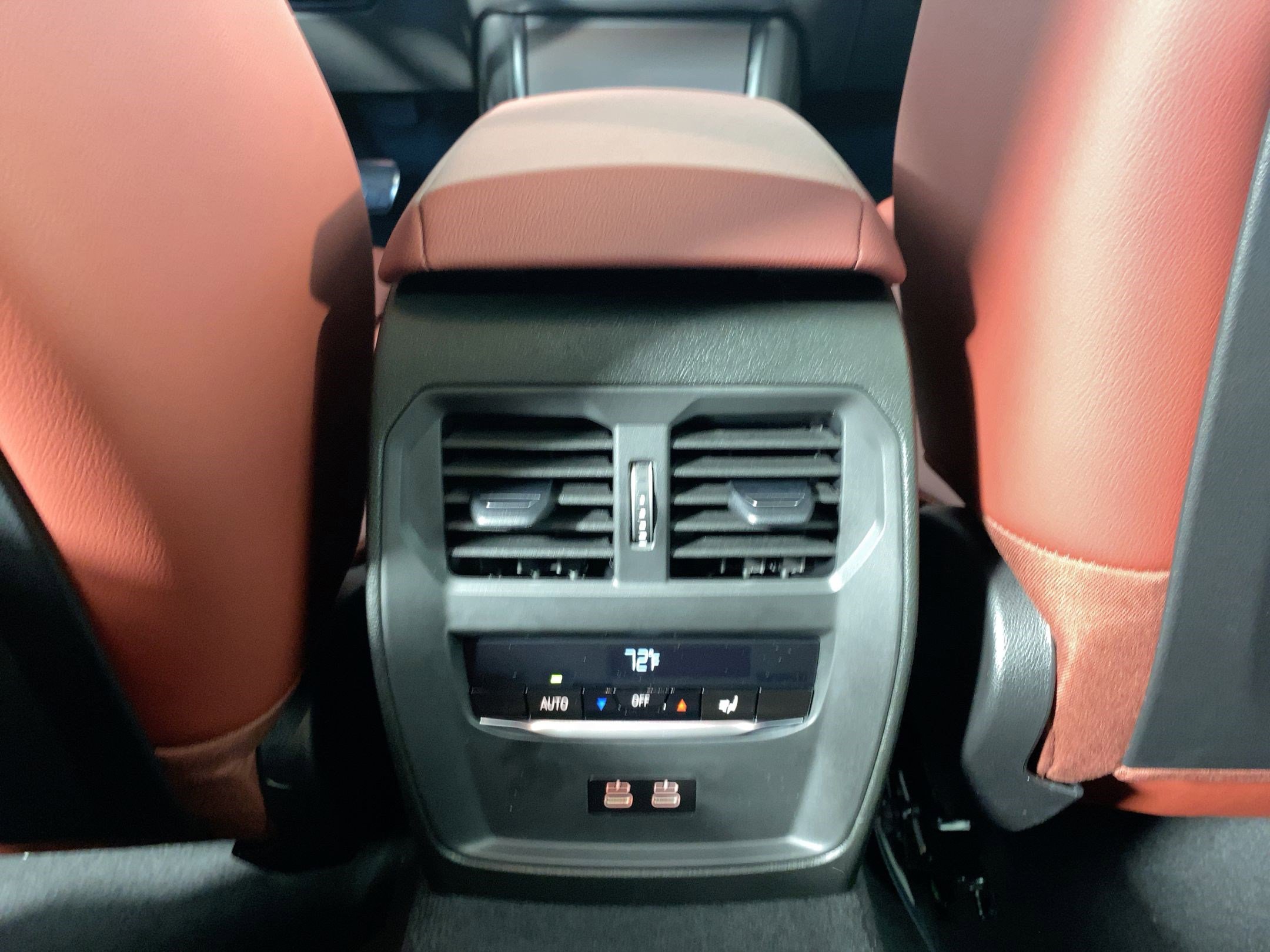 Used 2026 BMW 330i Sedan w/ M Sport Package image 28