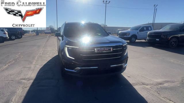 Used 2025 GMC Acadia Elevation image 3