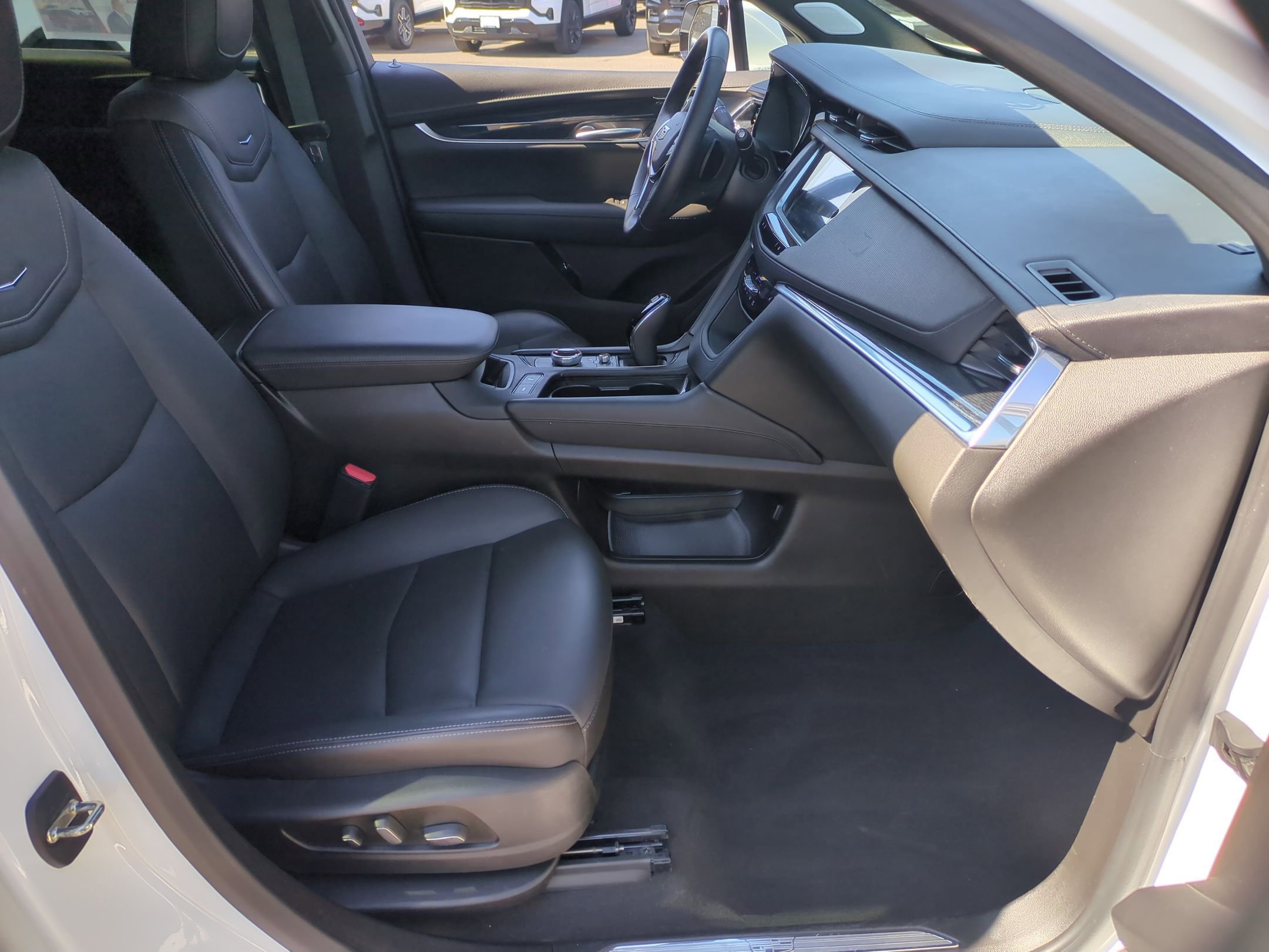 Certified 2024 Cadillac XT5 Premium Luxury FWD image 28