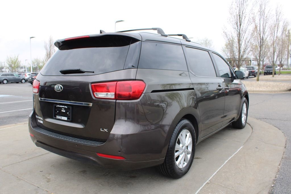 Used 2017 Kia Sedona LX w/ LX Essentials Premium Package image 7