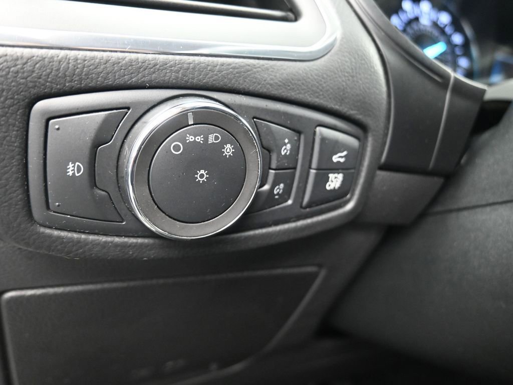 Used 2022 Ford Edge Titanium image 12