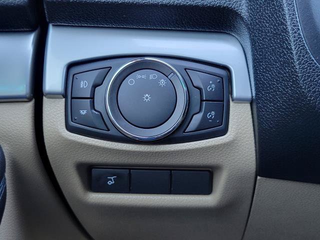 Used 2017 Ford Explorer XLT w/ Equipment Group 201A AWD/4WD image 18