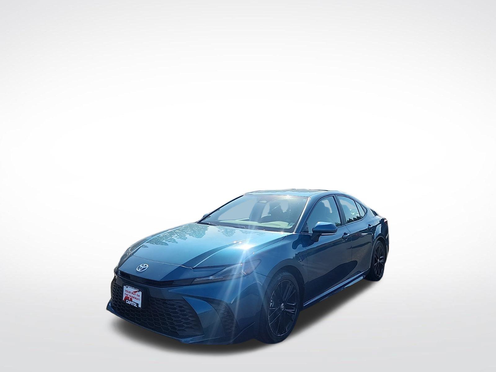 Used 2025 Toyota Camry SE FWD image 4