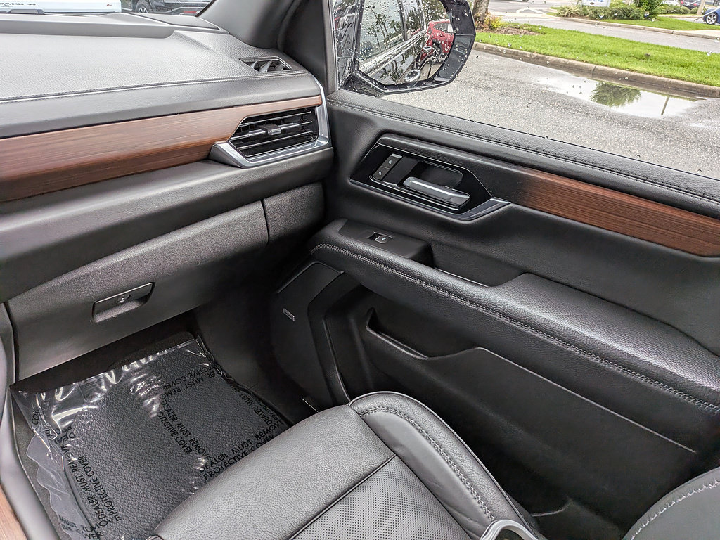 Certified 2025 GMC Yukon XL Denali AWD/4WD image 16