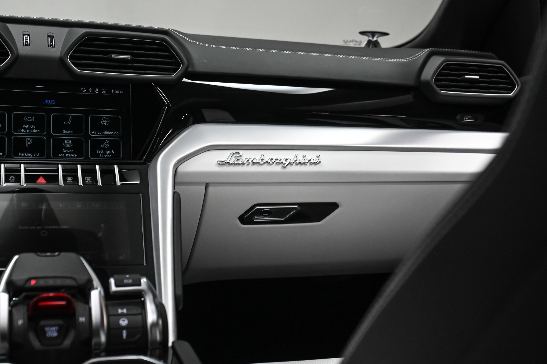 Used 2020 Lamborghini Urus image 31