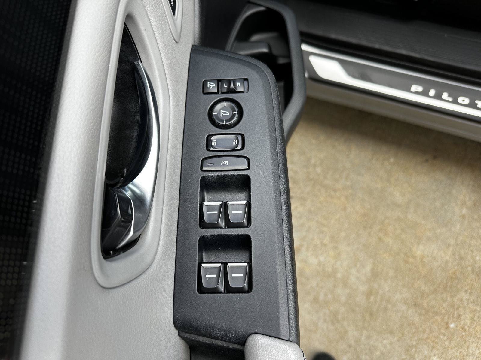 Used 2024 Honda Pilot Elite image 9