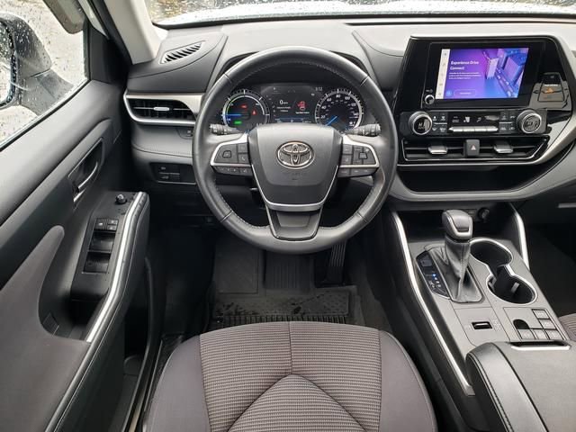 Used 2023 Toyota Highlander LE image 15