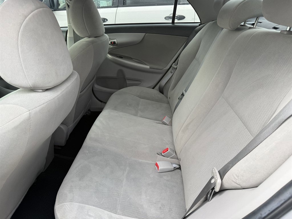 Used 2013 Toyota Corolla LE image 14