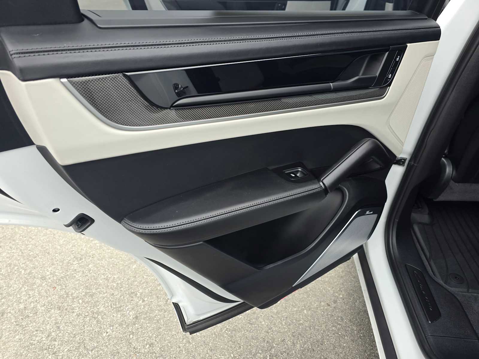 Used 2025 Porsche Cayenne Turbo image 21