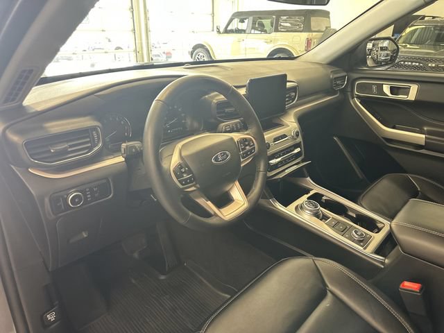 Used 2023 Ford Explorer XLT w/ Equipment Group 202A AWD/4WD image 25