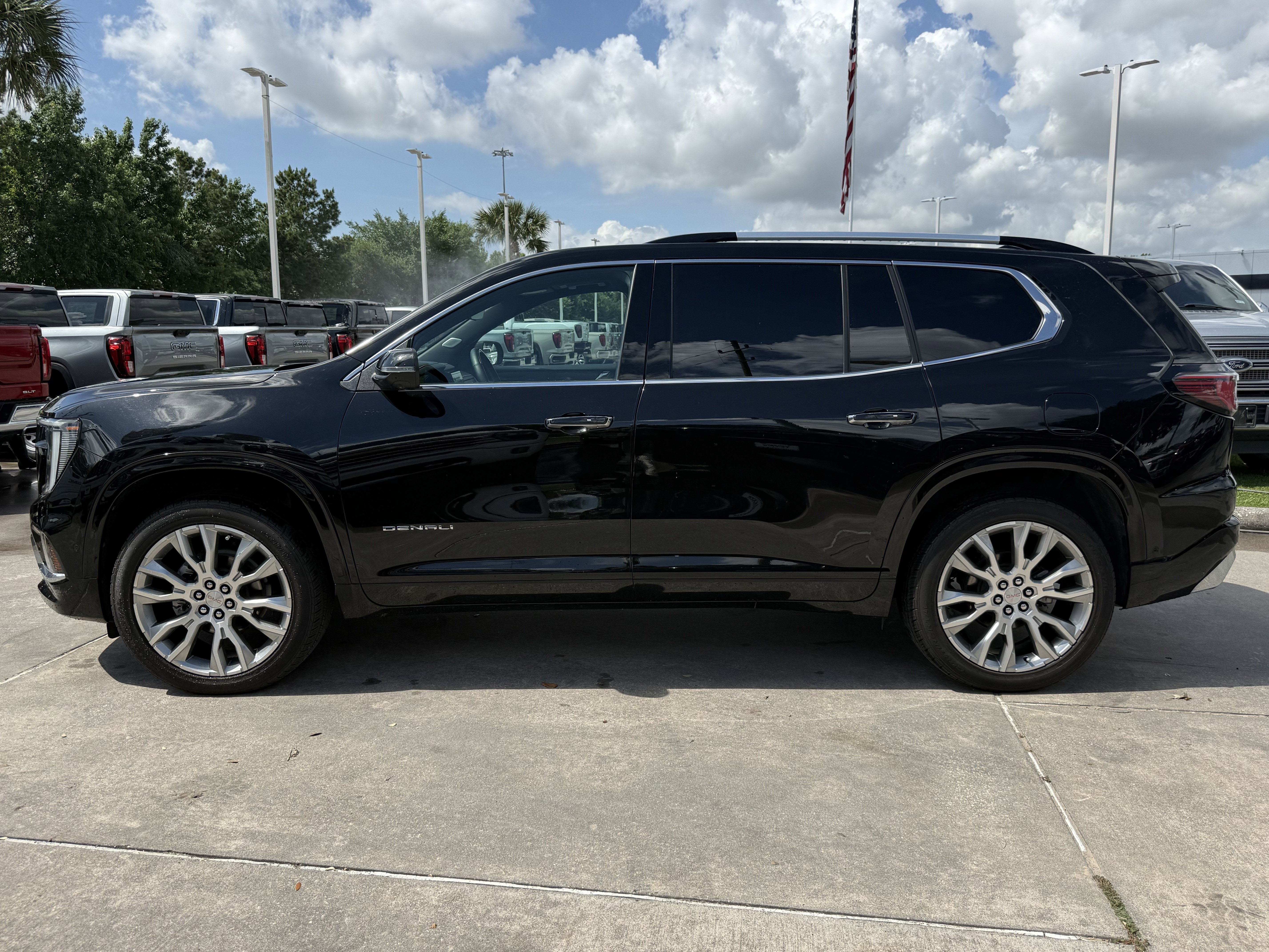 Used 2024 GMC Acadia Denali w/ Super Cruise Package AWD/4WD image 8