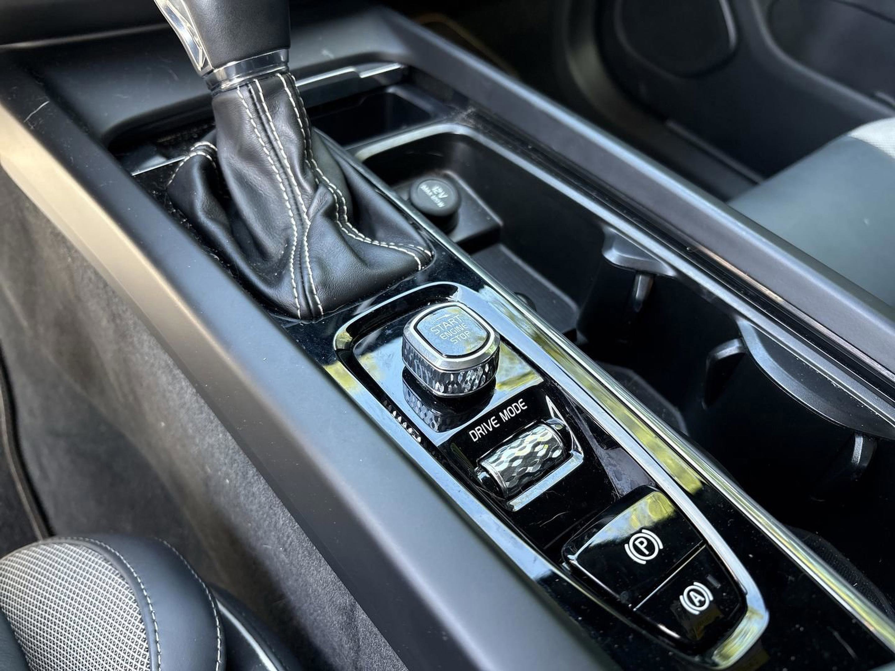 Used 2020 Volvo XC60 T5 R-Design w/ Protection Package Premier image 28